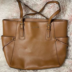Michael Kors Voyager Leather Tote Bag in Luggage
